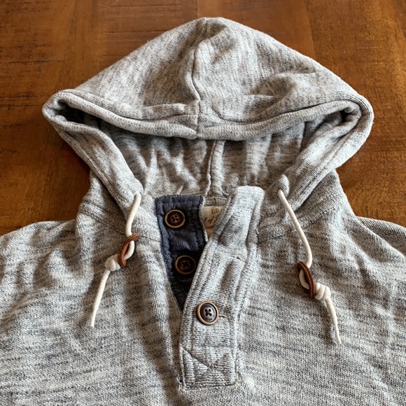 H&M Sweater - Picture 4 of 13